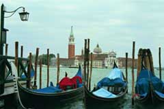 Gndolas em Veneza; Tamanho real=240 pixels de largura